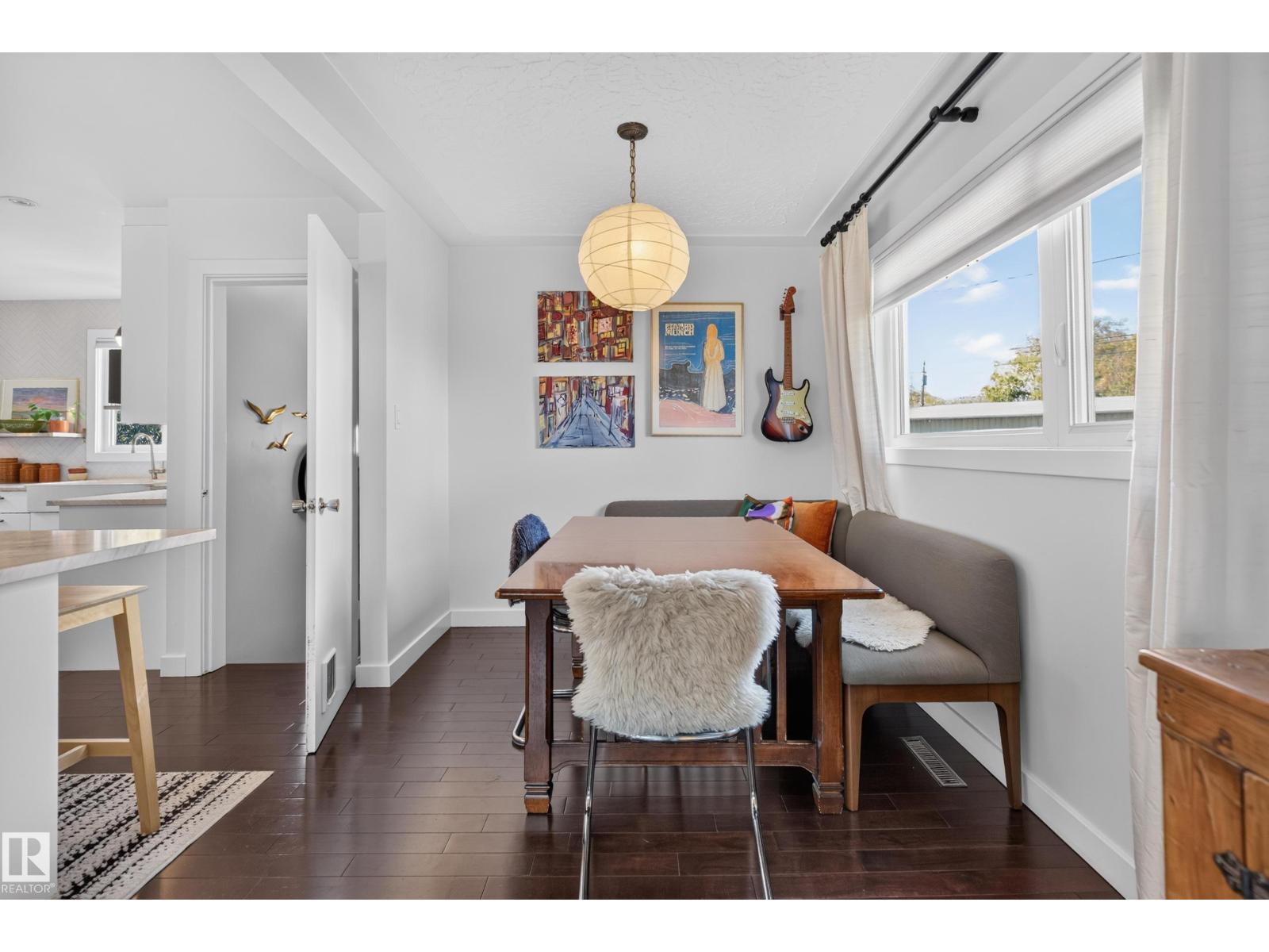 7704 102 AV NW NW