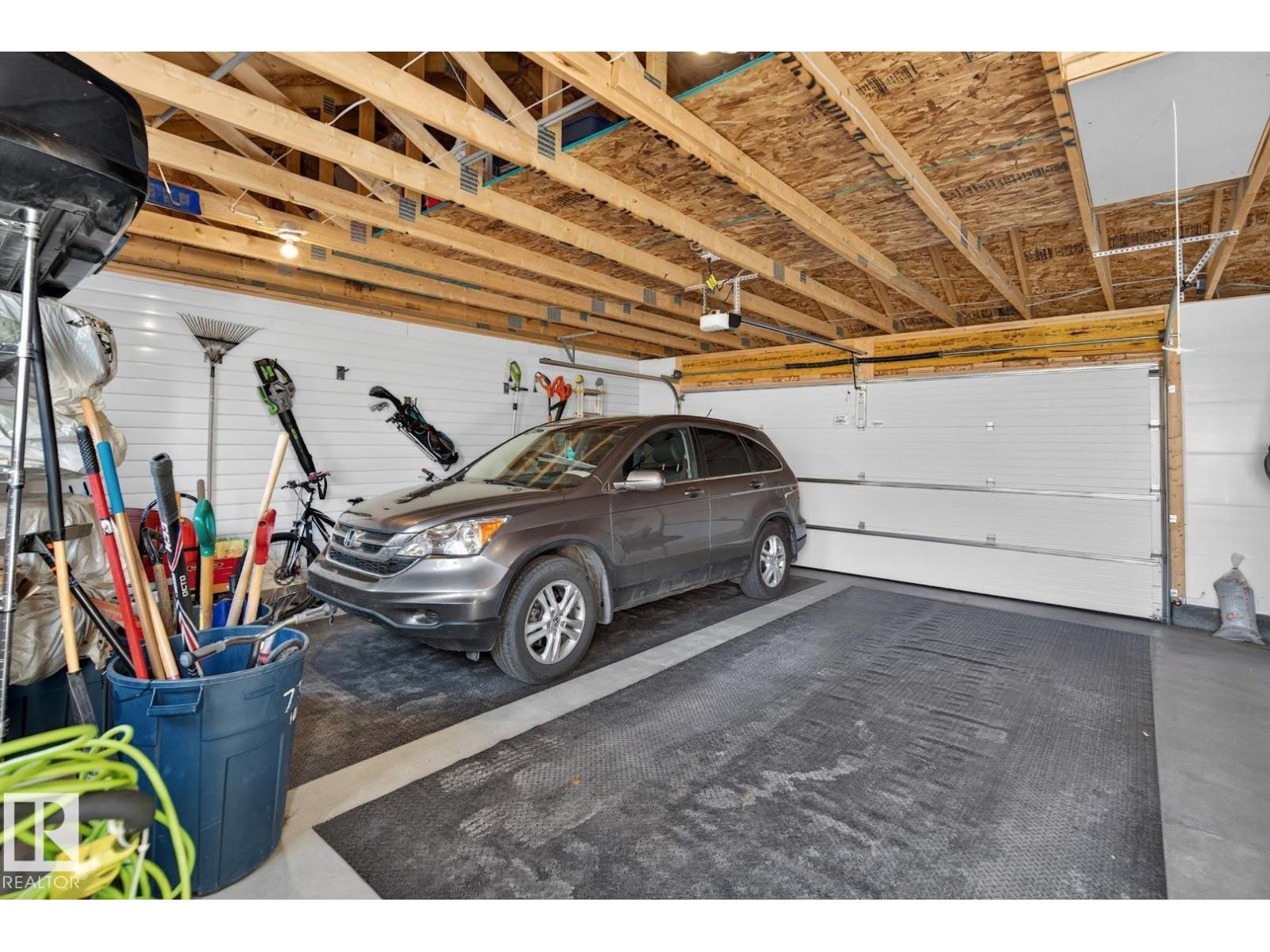 7704 102 AV NW NW