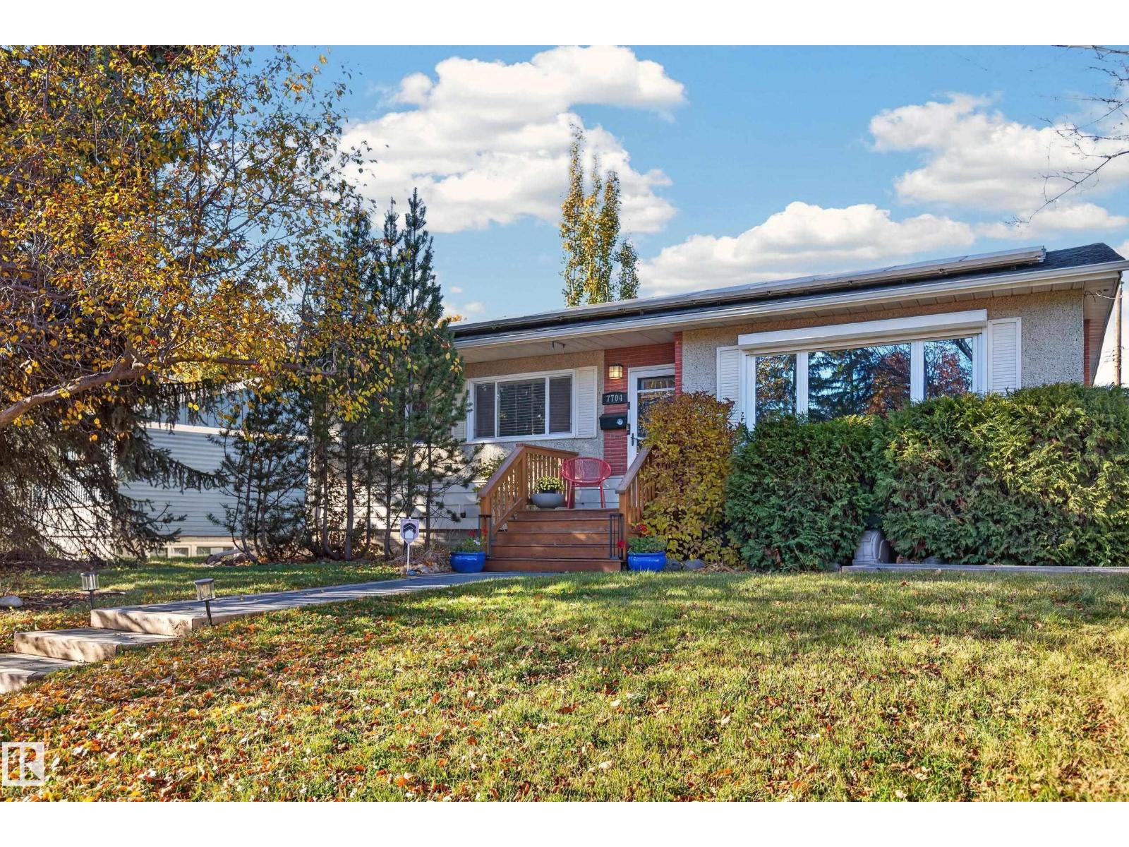 7704 102 AV NW NW