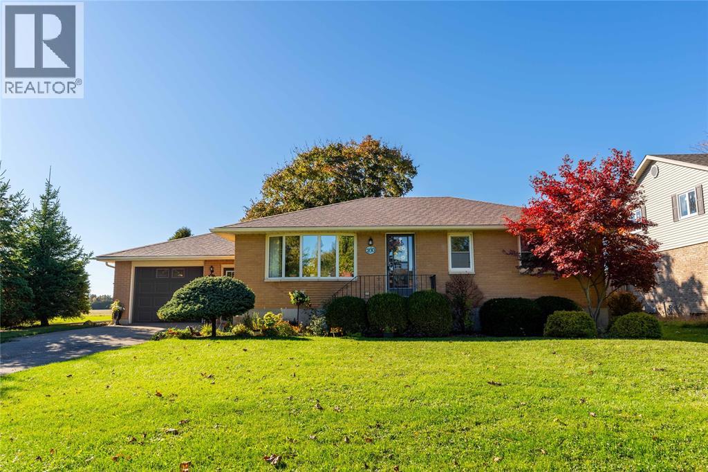 700 CENTENNIAL STREET, Plympton-Wyoming, Ontario