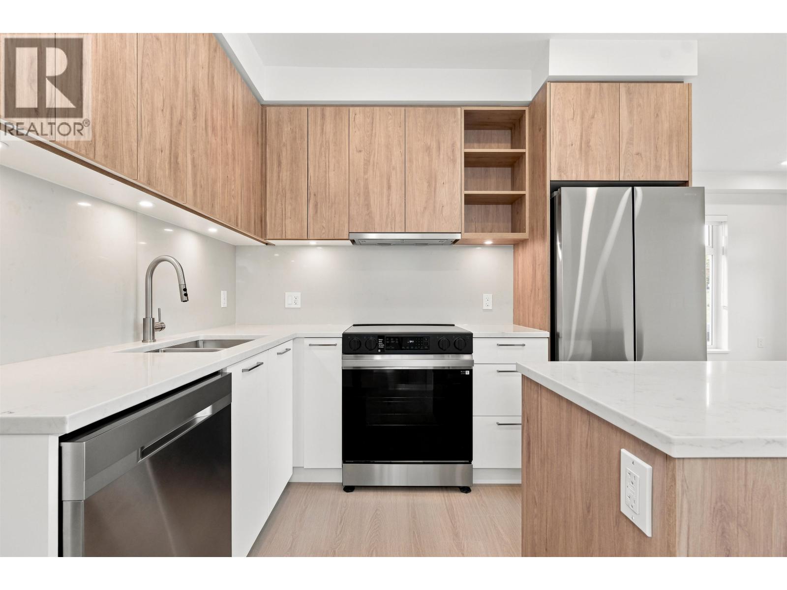 503 82 First Street, New Westminster, British Columbia  V3L 0L8 - Photo 2 - R3177918