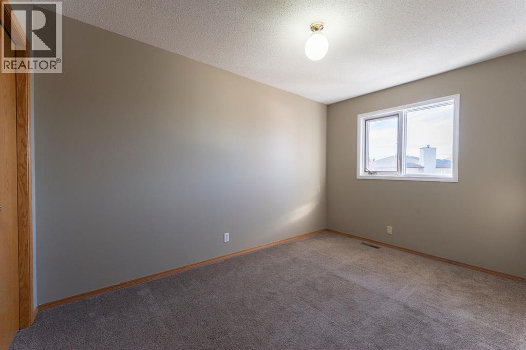 16 Davis Close