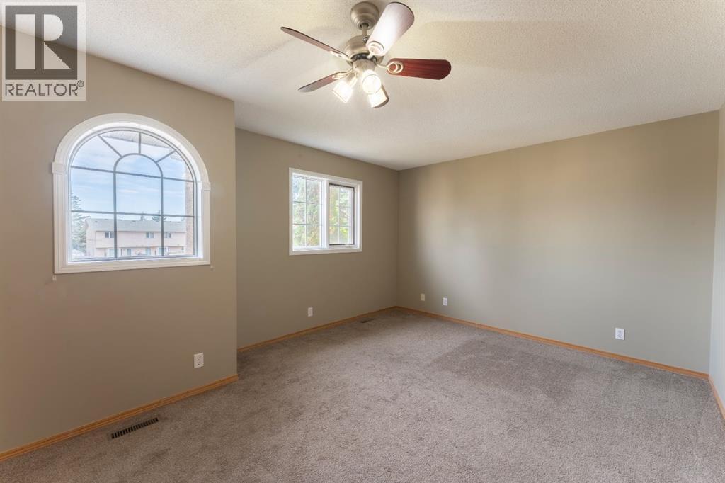 16 Davis Close