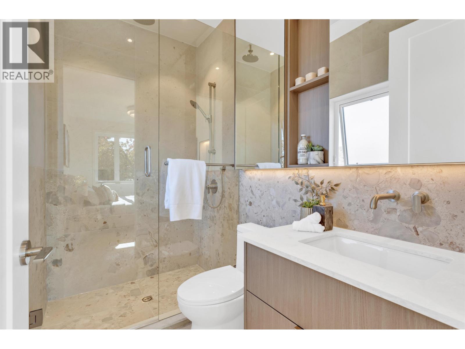 2 2879 E 43 Avenue, Vancouver, British Columbia  V5R 2Z1 - Photo 10 - R3176297