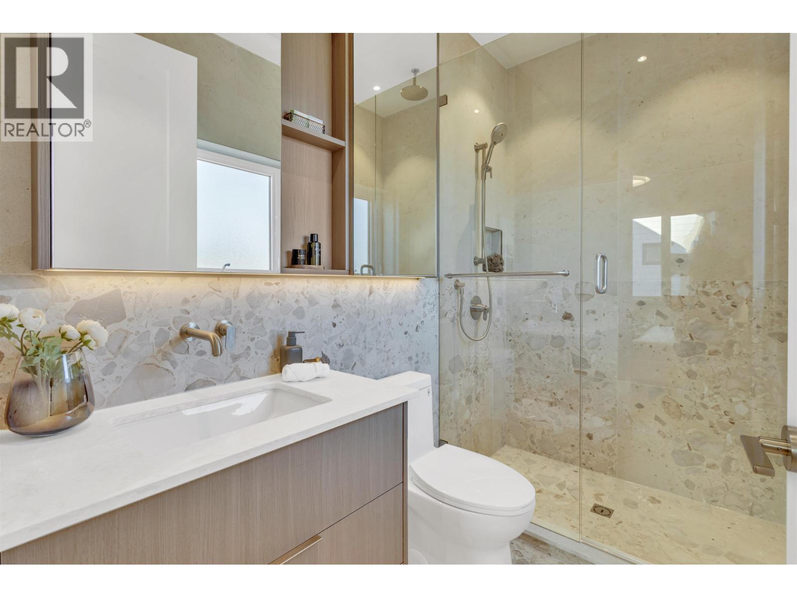 2 2879 E 43 Avenue, Vancouver, British Columbia  V5R 2Z1 - Photo 11 - R3176297