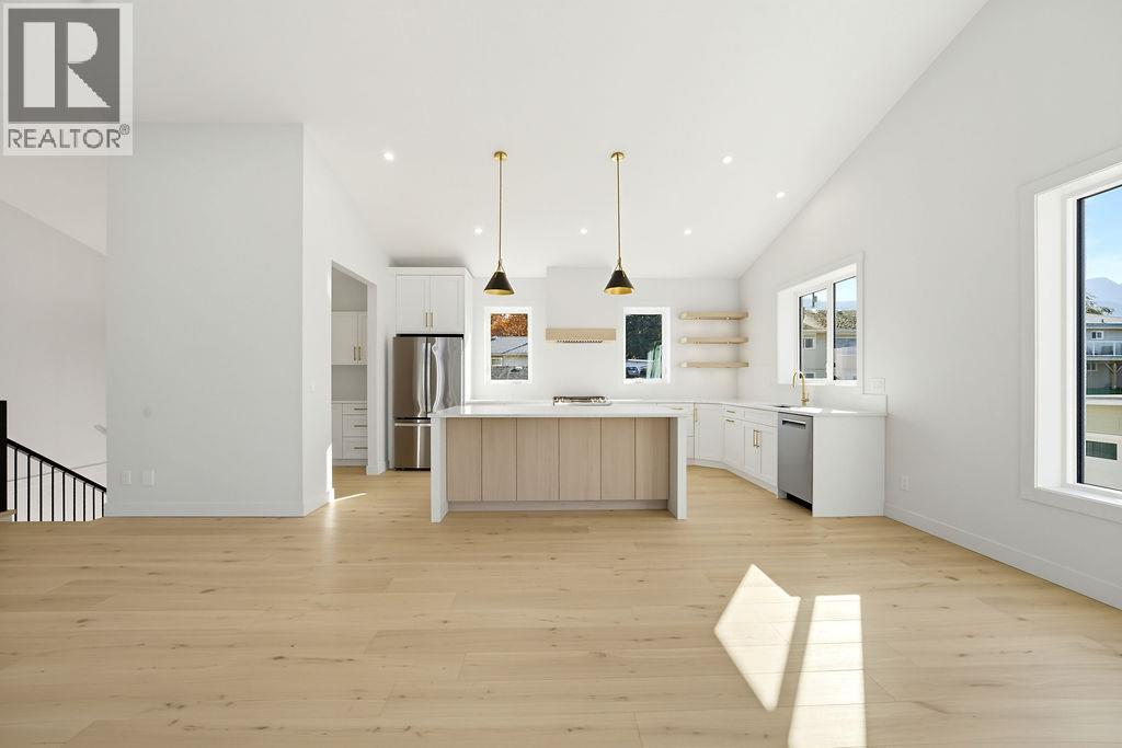 1080 9 Avenue NE Unit# 2