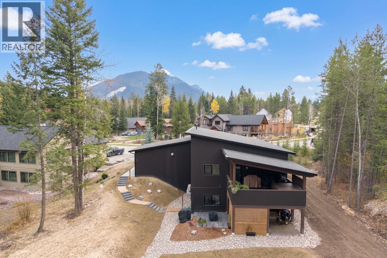 1545 Quartz Crescent