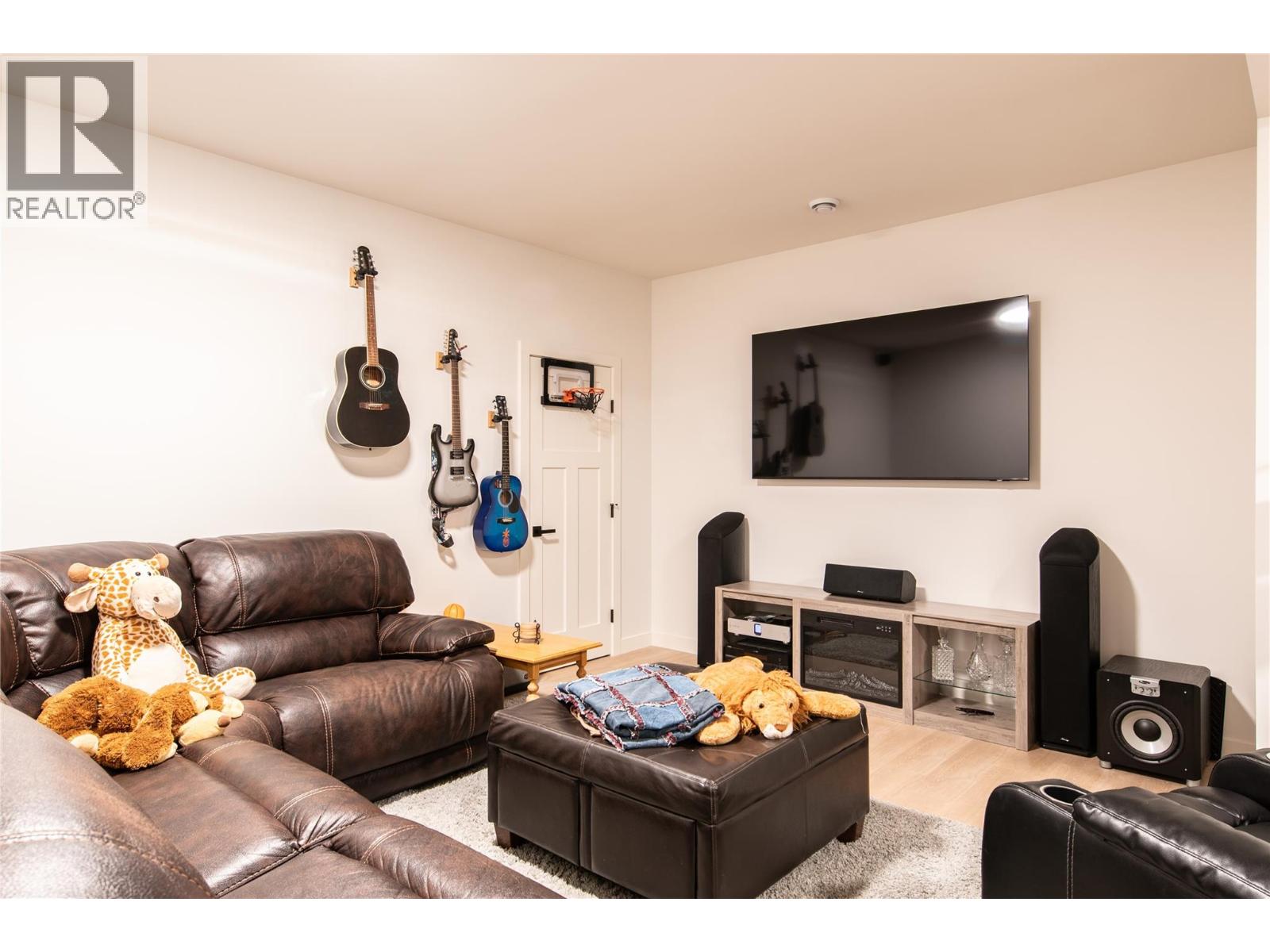 1545 Quartz Crescent