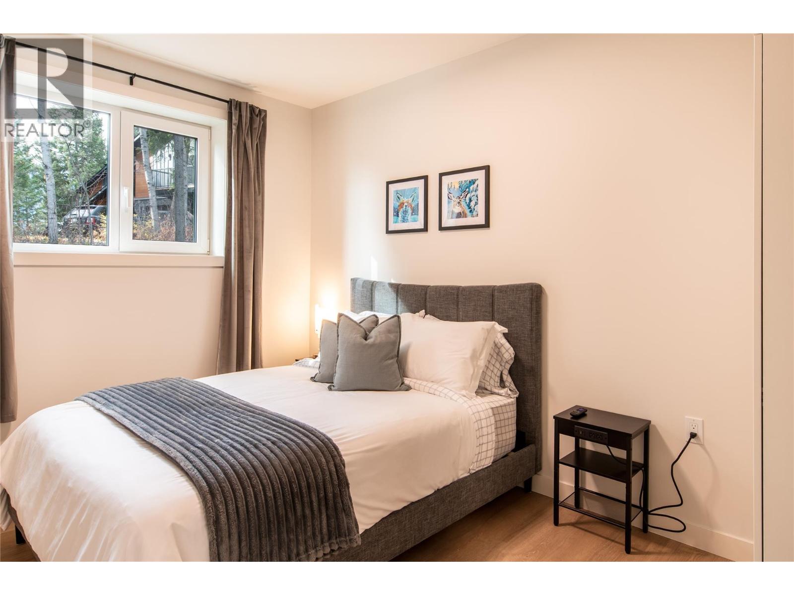 1545 Quartz Crescent
