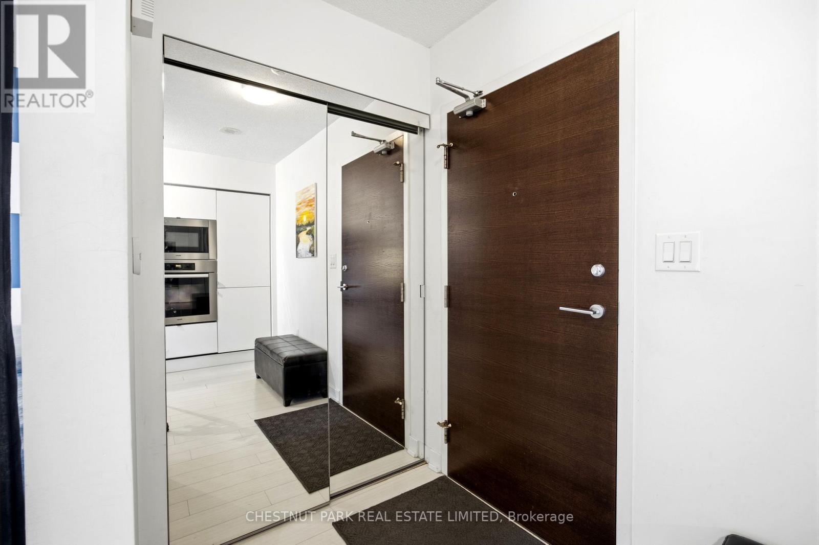 727 - 21 Iceboat Terrace, Toronto (Waterfront Communities), Ontario  M5V 4A9 - Photo 6 - C14109198
