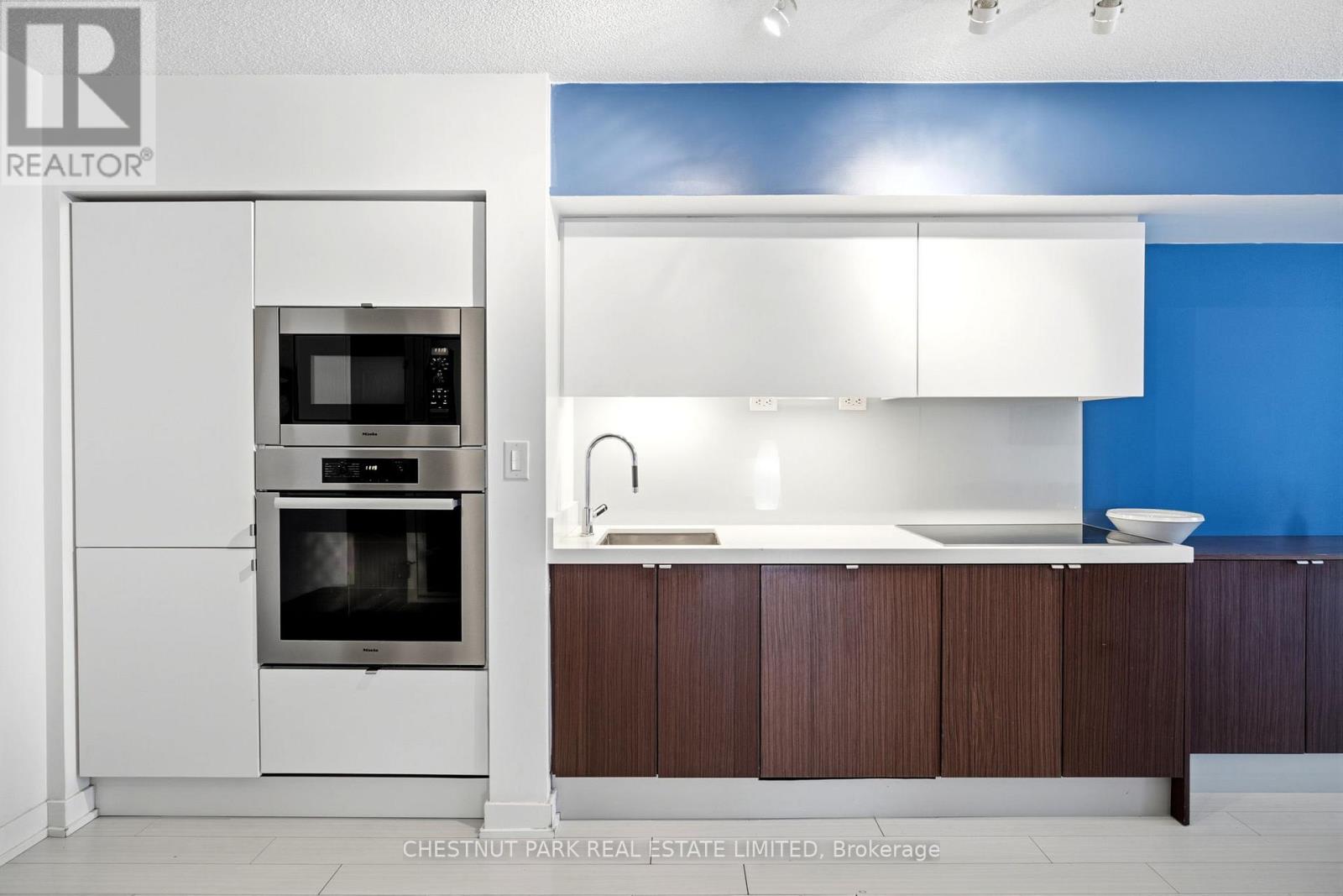 727 - 21 Iceboat Terrace, Toronto (Waterfront Communities), Ontario  M5V 4A9 - Photo 8 - C14109198