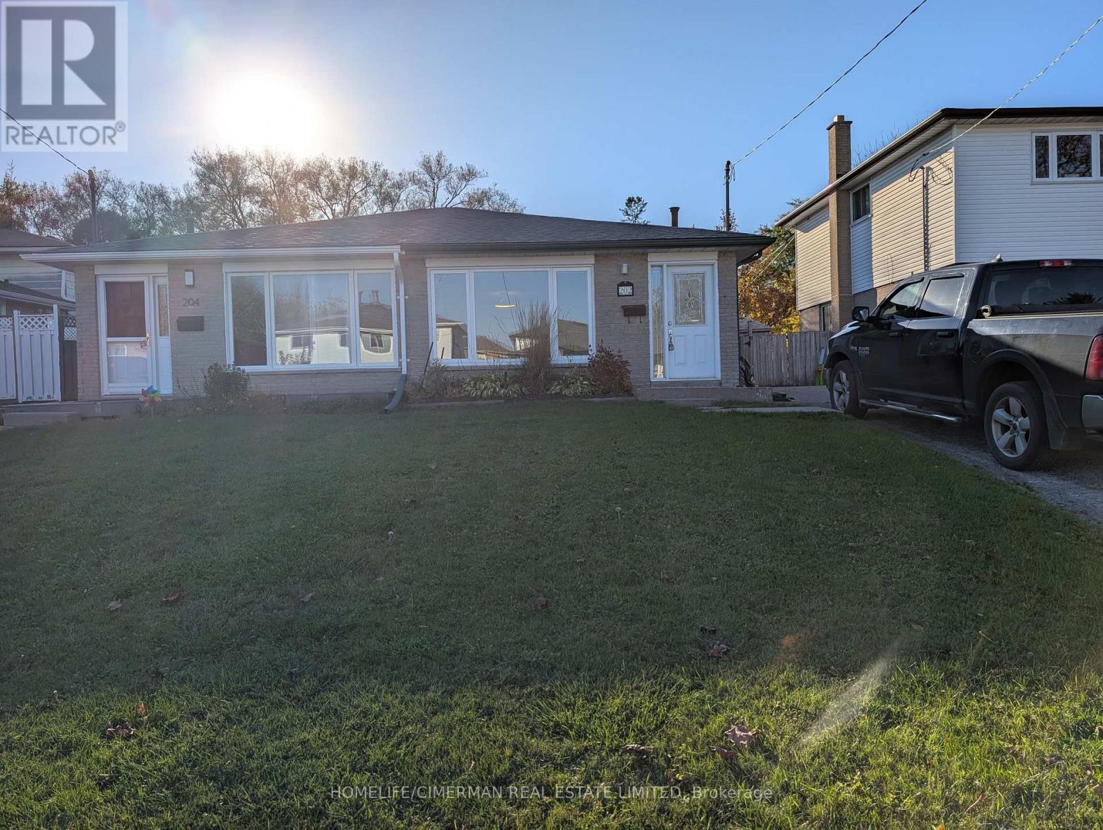 202 DURHAM STREET, Oshawa, Ontario