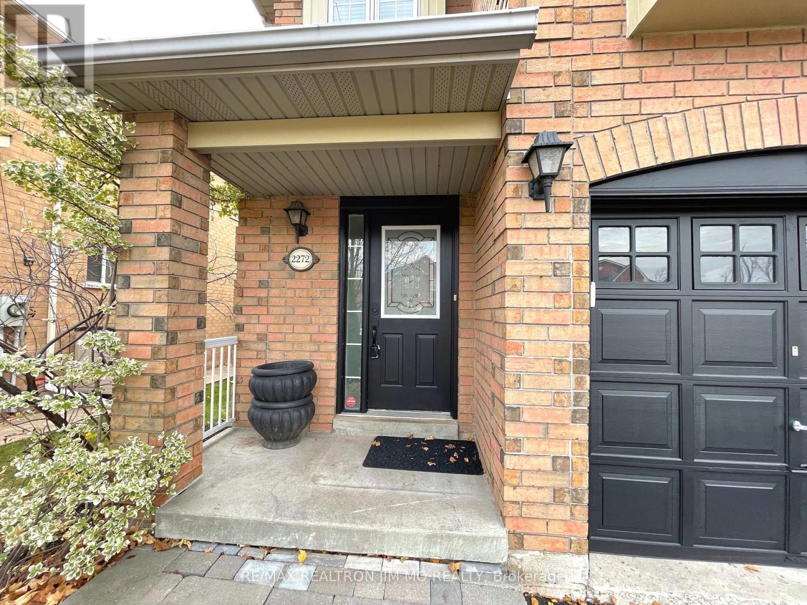 2272 Hummingbird Way, Oakville, Ontario  L6M 4B1 - Photo 2 - W14109206