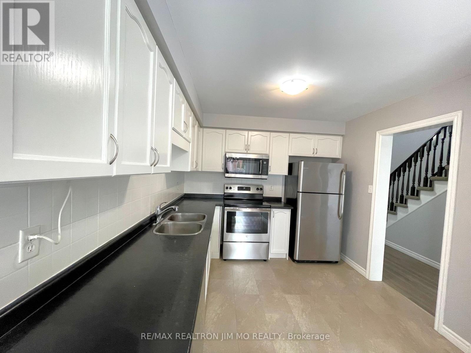 2272 Hummingbird Way, Oakville, Ontario  L6M 4B1 - Photo 7 - W14109206
