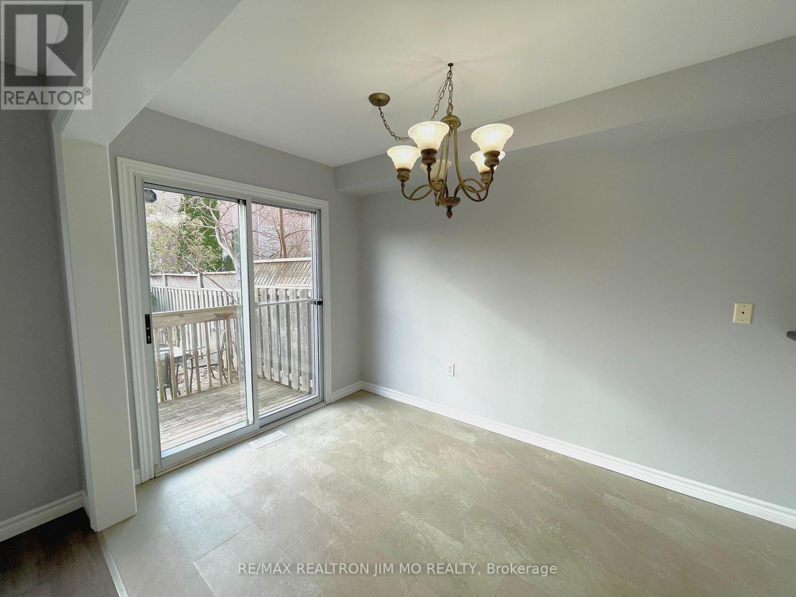 2272 Hummingbird Way, Oakville, Ontario  L6M 4B1 - Photo 9 - W14109206