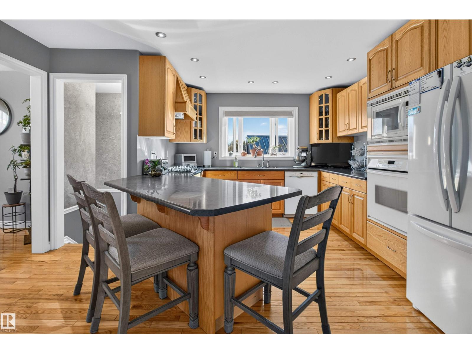 1127 68 St NW