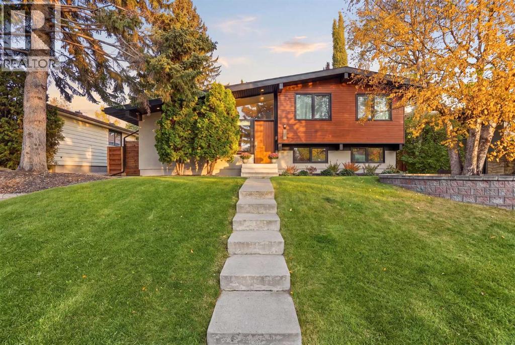 2740 Lionel Crescent SW, Calgary, Alberta