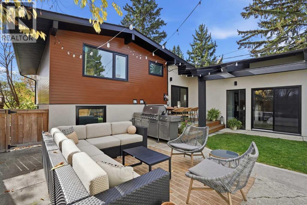 2740 Lionel Crescent SW