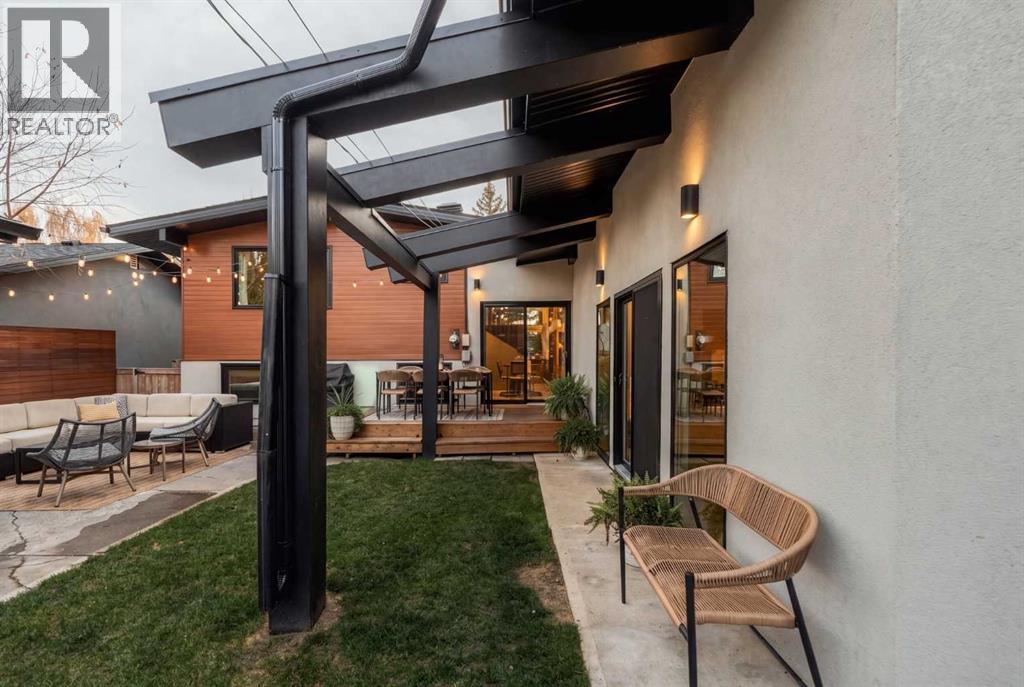2740 Lionel Crescent SW