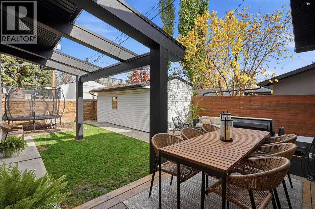 2740 Lionel Crescent SW