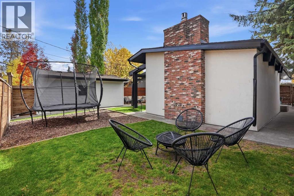 2740 Lionel Crescent SW