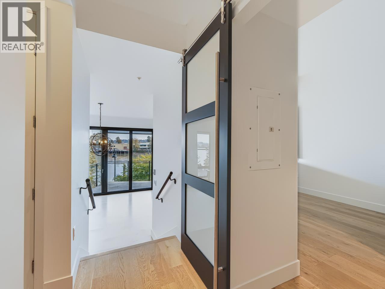 212 220 Salter Street, New Westminster, British Columbia  V3M 0H4 - Photo 3 - R3177734