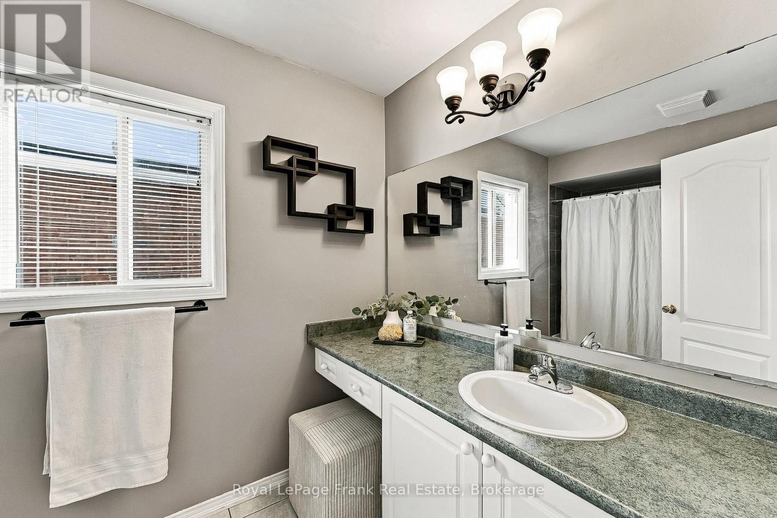 92 Warwick Avenue, Ajax, Ontario  L1Z 1L6 - Photo 36 - E14109250