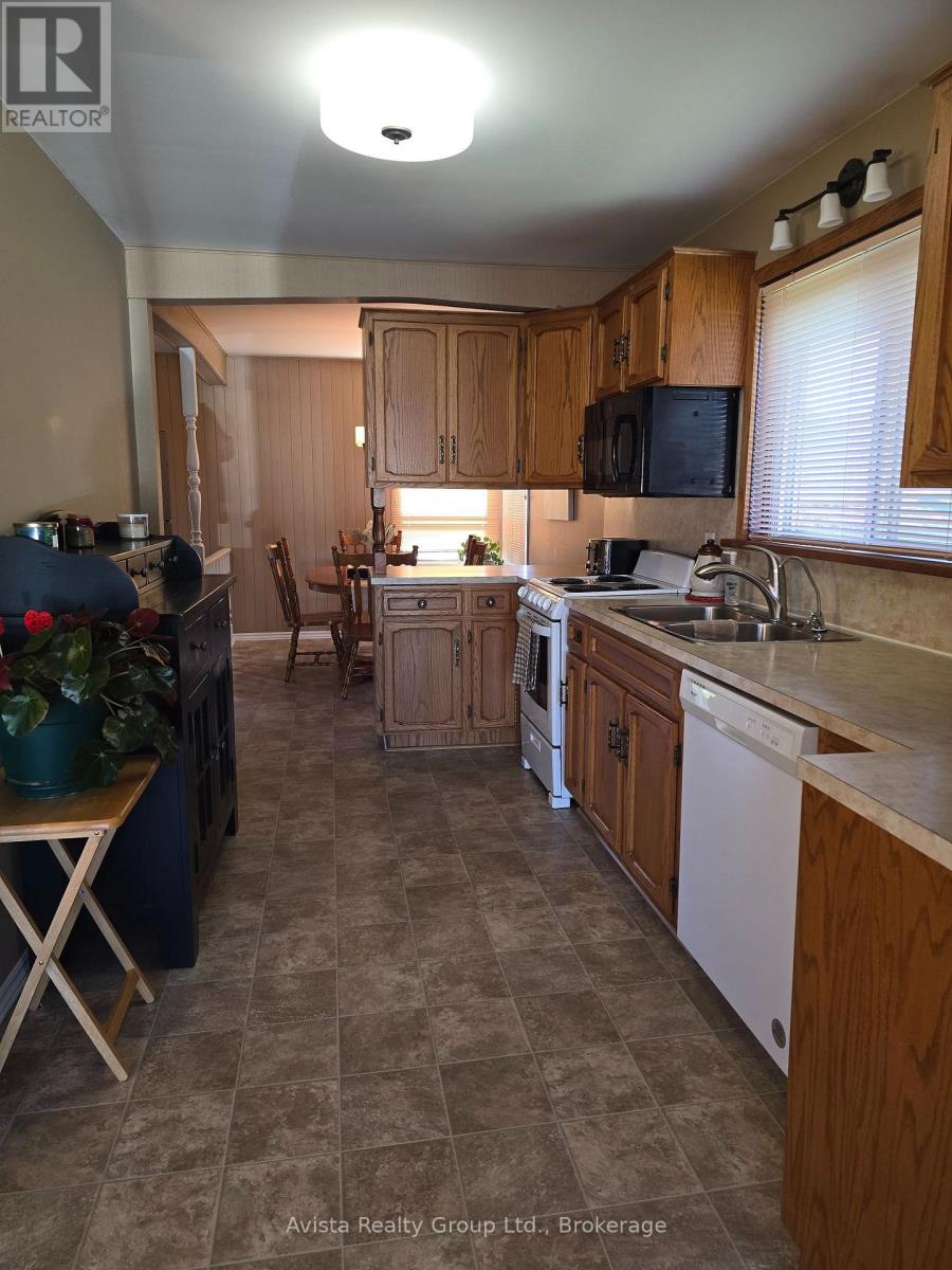 426 Christina Street E, Thunder Bay, Ontario  P7E 4P2 - Photo 4 - X14109248