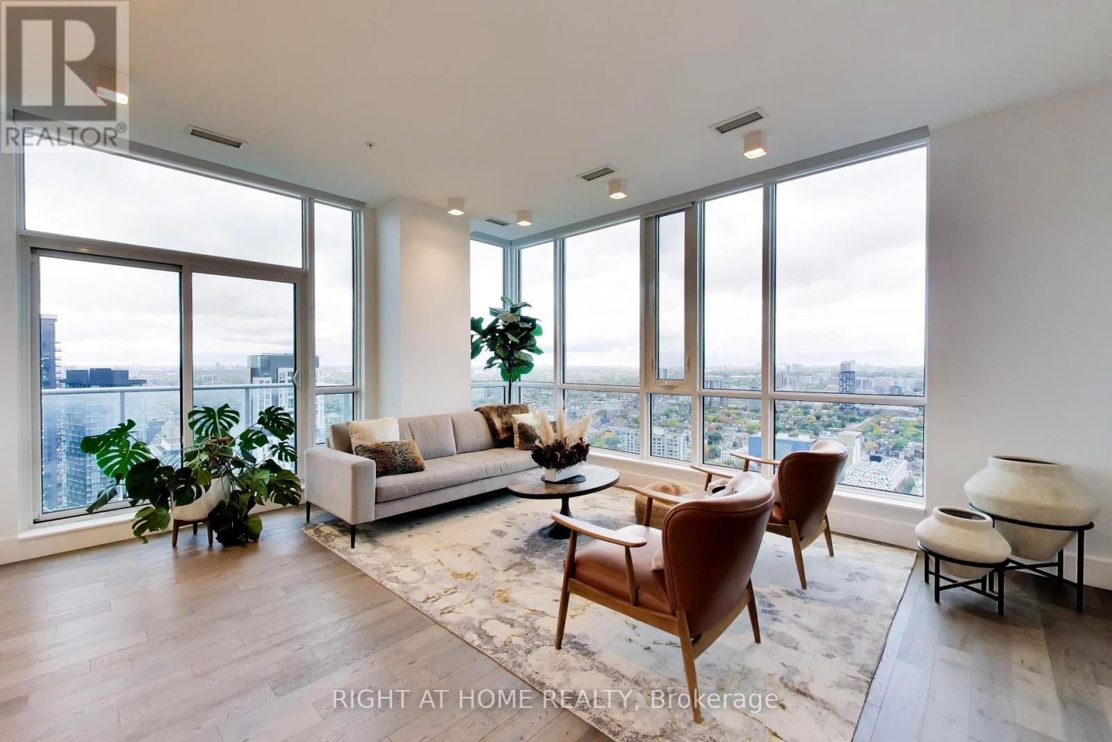 Ph102 - 30 Nelson Street, Toronto, Ontario  M5V 0H5 - Photo 3 - C14109230