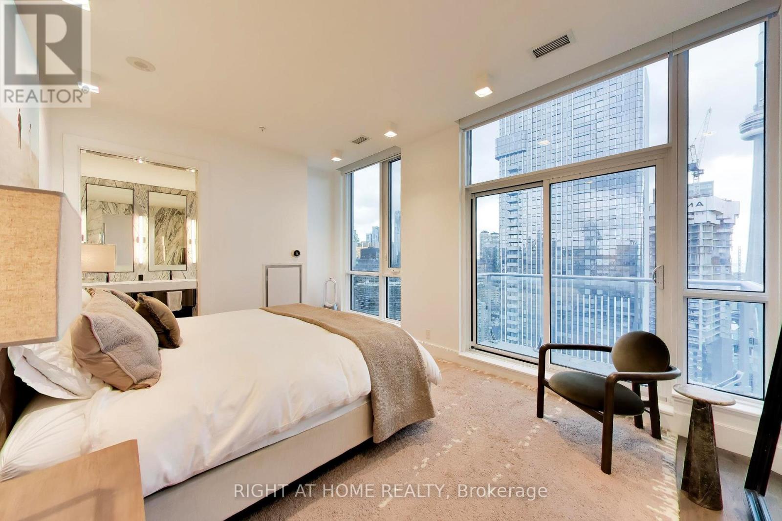Ph102 - 30 Nelson Street, Toronto, Ontario  M5V 0H5 - Photo 30 - C14109230