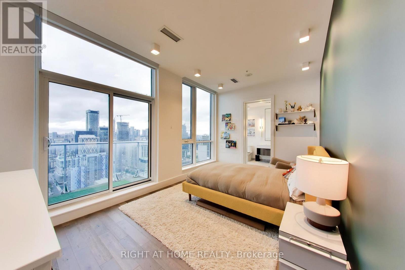 Ph102 - 30 Nelson Street, Toronto, Ontario  M5V 0H5 - Photo 39 - C14109230