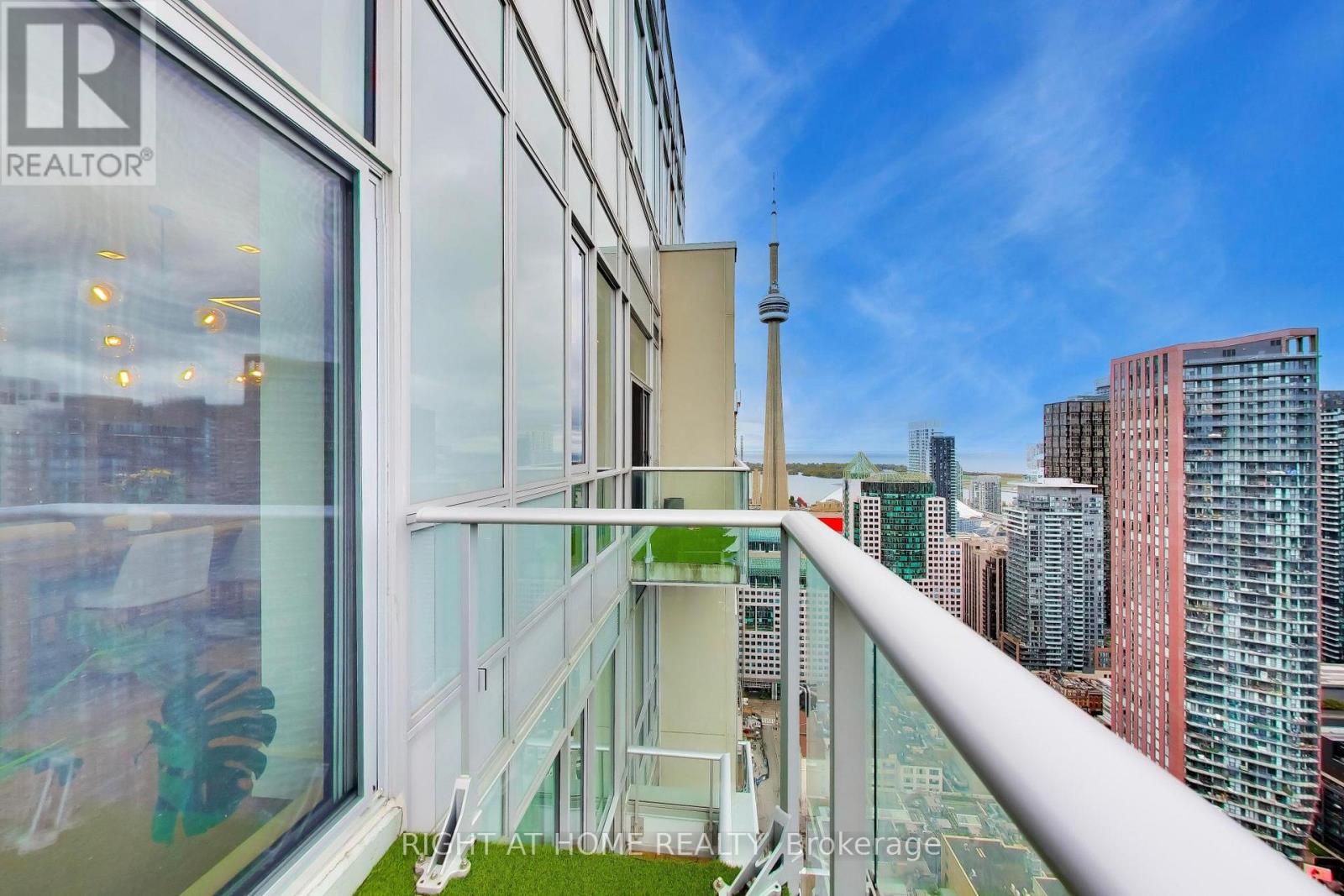 Ph102 - 30 Nelson Street, Toronto, Ontario  M5V 0H5 - Photo 4 - C14109230