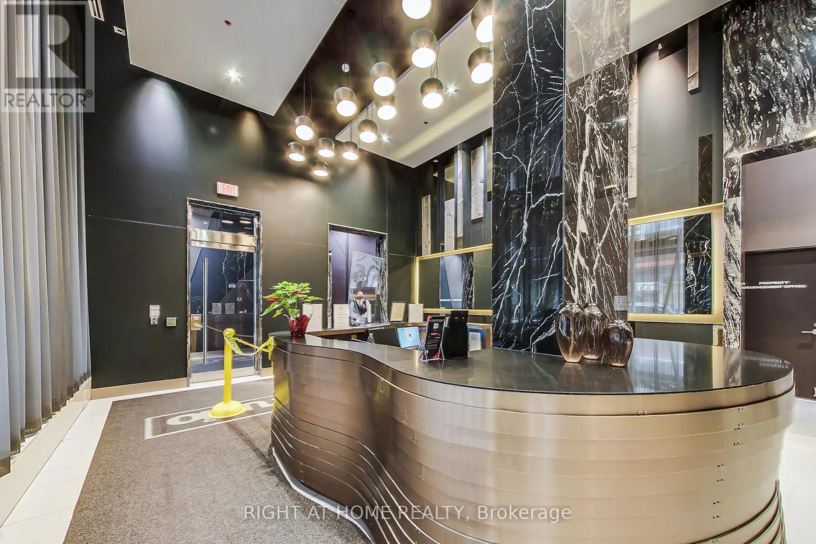 Ph102 - 30 Nelson Street, Toronto, Ontario  M5V 0H5 - Photo 48 - C14109230