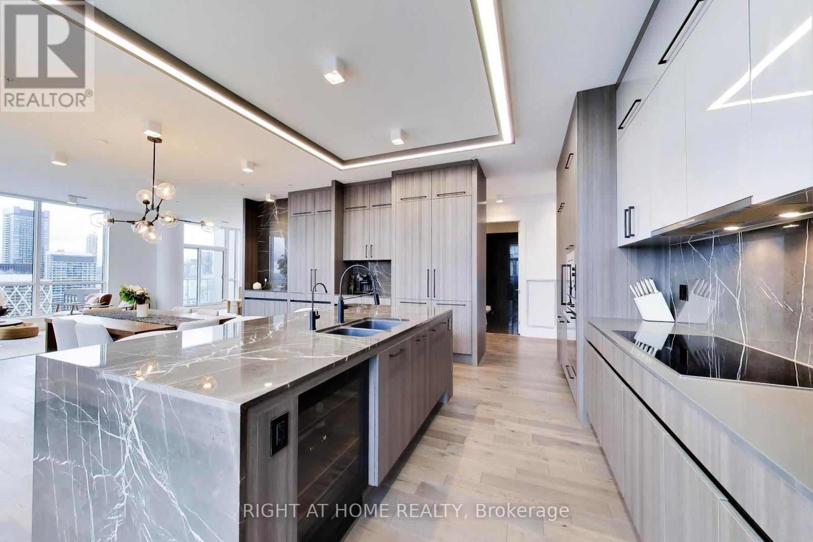Ph102 - 30 Nelson Street, Toronto, Ontario  M5V 0H5 - Photo 6 - C14109230