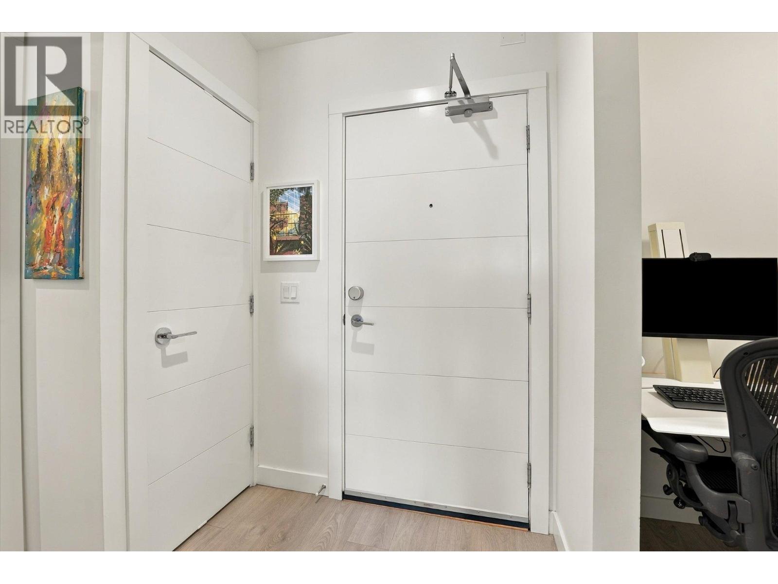 311 108 E 8th Street, North Vancouver, British Columbia  V7L 0H1 - Photo 2 - R3177963