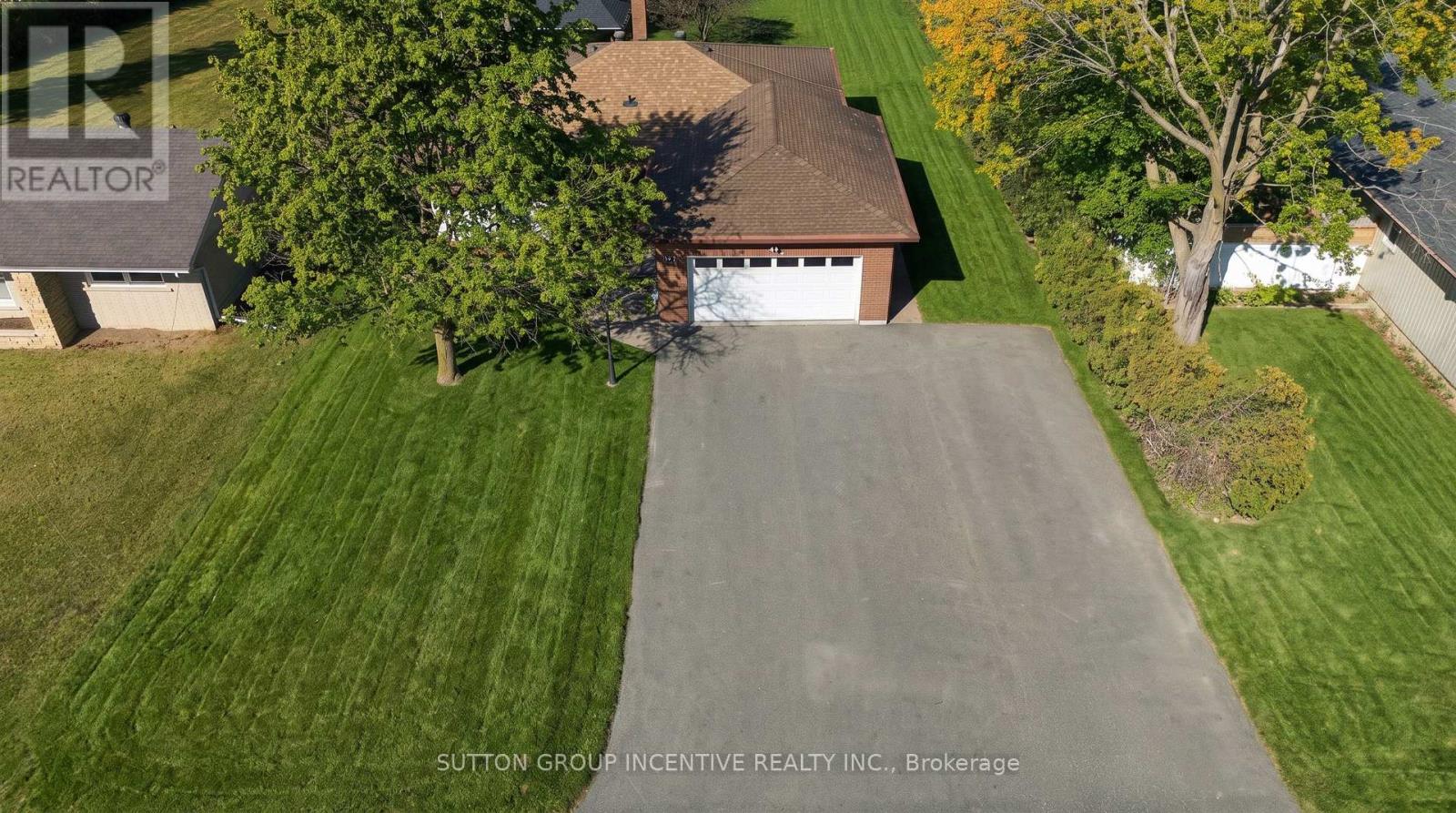 1926 Innisfil Beach Road, Innisfil, Ontario  L9S 4B9 - Photo 2 - N14109254