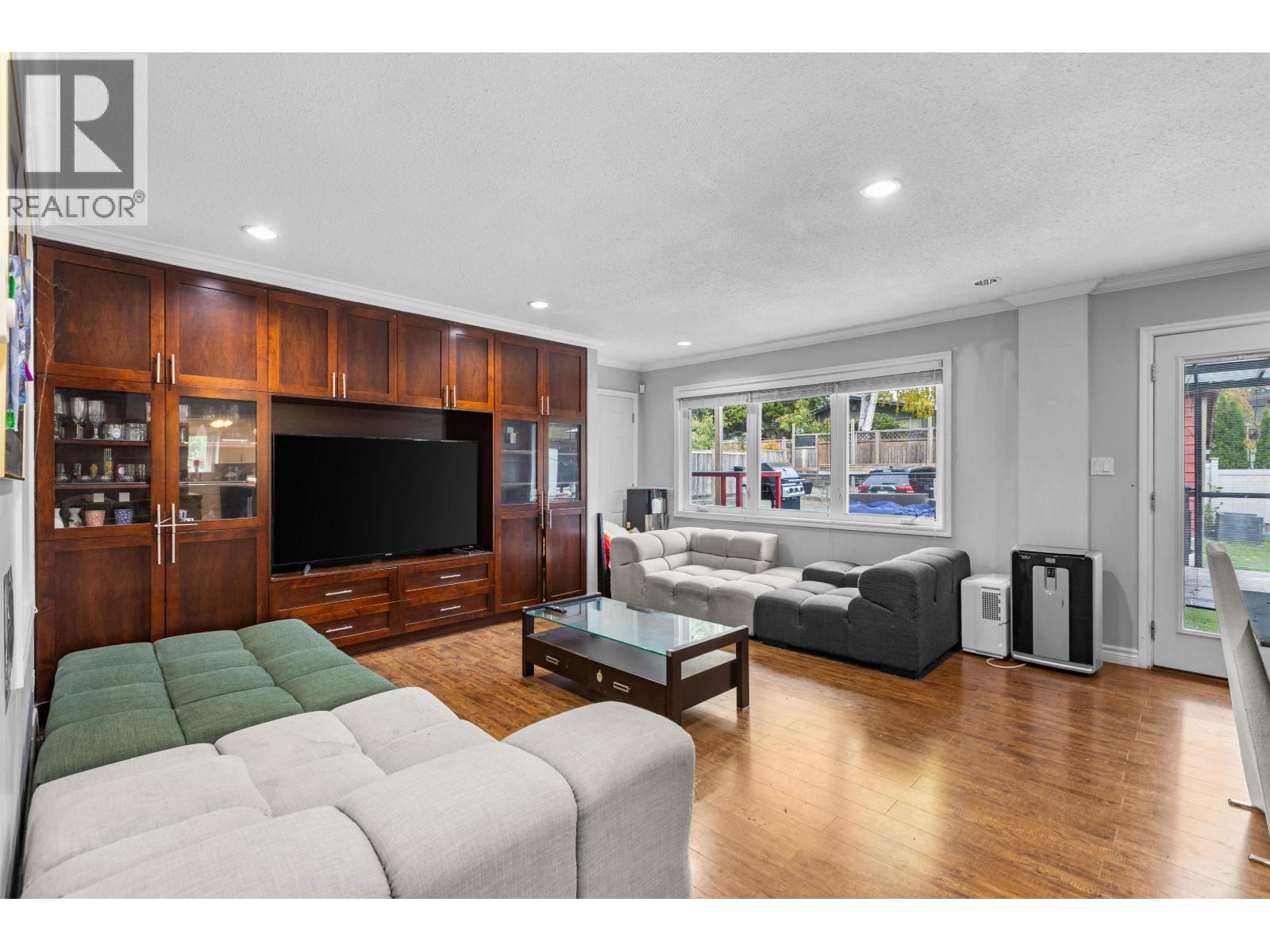 1970 Sperling Avenue, Burnaby, British Columbia  V5B 4K5 - Photo 3 - R3177967