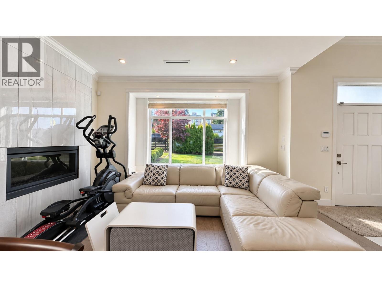 6272 Royal Oak Avenue, Burnaby, British Columbia  V5H 3N7 - Photo 5 - R3177640