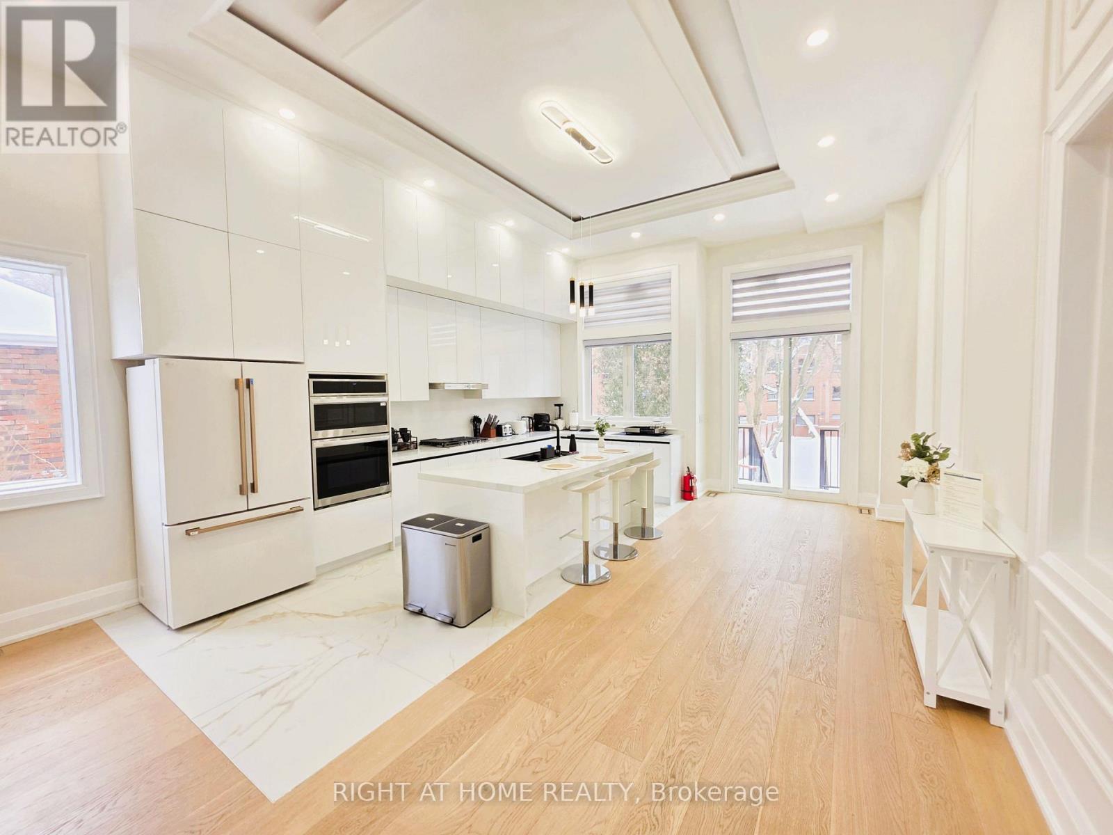 247 Ferris Road, Toronto (O'connor-Parkview), Ontario  M4B 1H2 - Photo 2 - E14109270