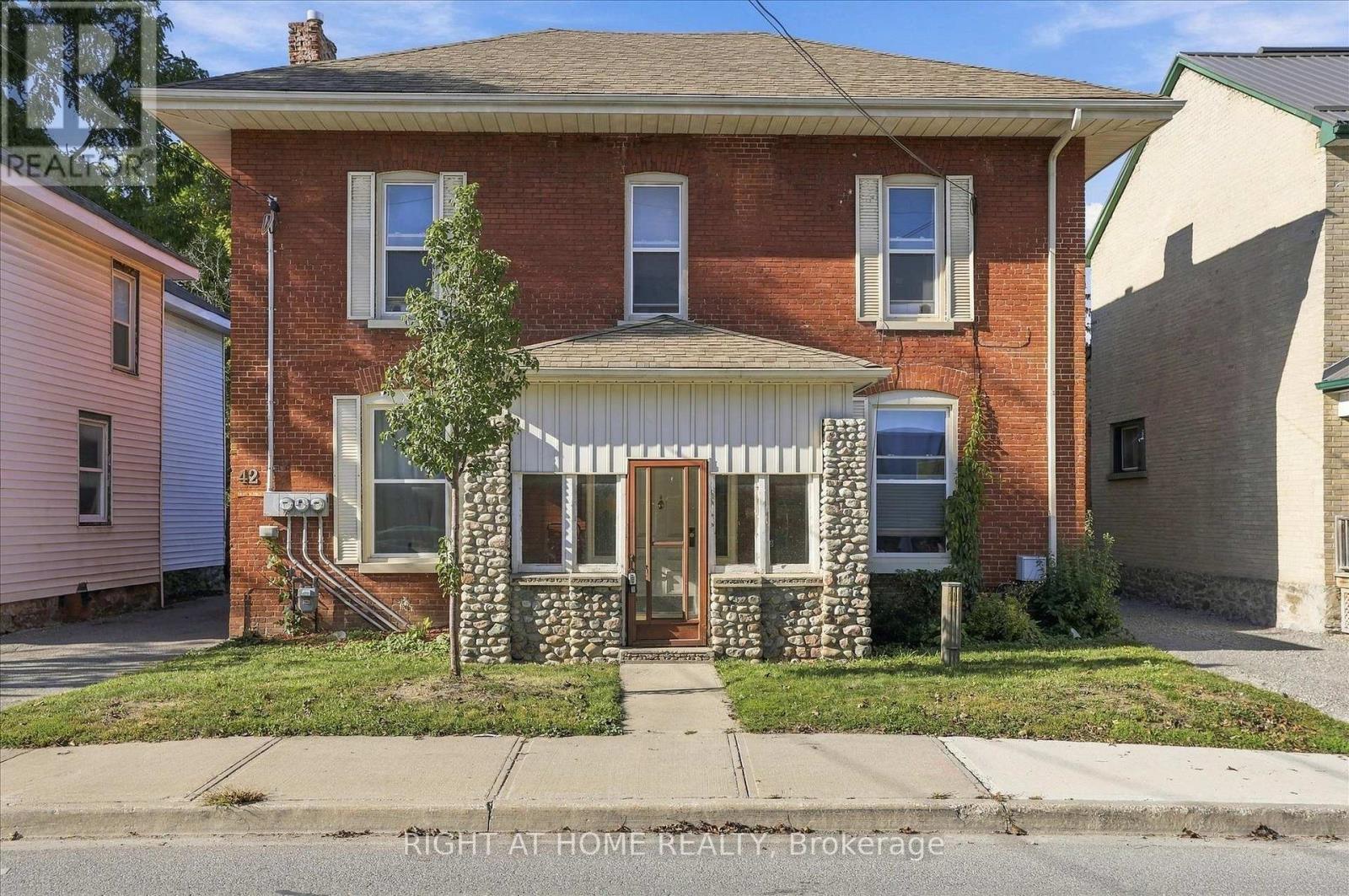 42 WELLINGTON STREET, kawartha lakes (lindsay), Ontario
