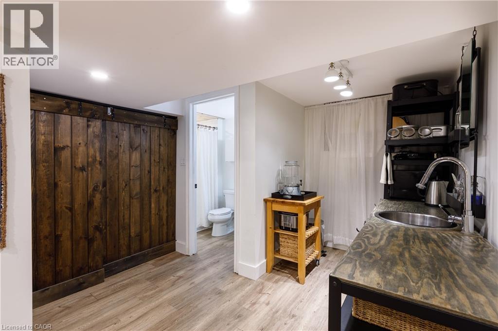 1323 Queen's Boulevard, Kitchener, Ontario  N2M 1C6 - Photo 36 - 40873395