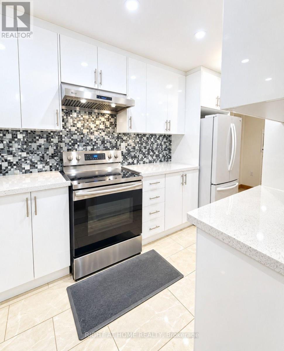 149 - 165 Cherokee Boulevard, Toronto, Ontario  M2J 4T7 - Photo 9 - C14109334