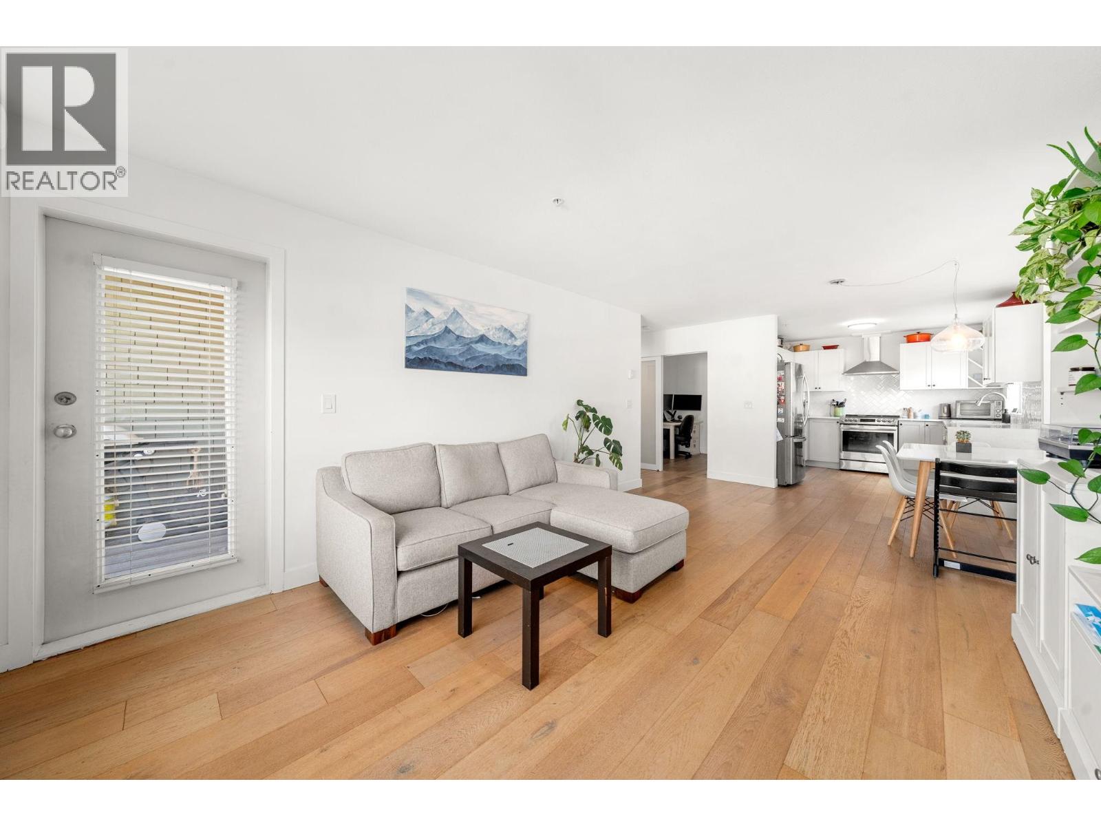 207 183 W 23rd Street, North Vancouver, British Columbia  V7M 2B1 - Photo 3 - R3177976