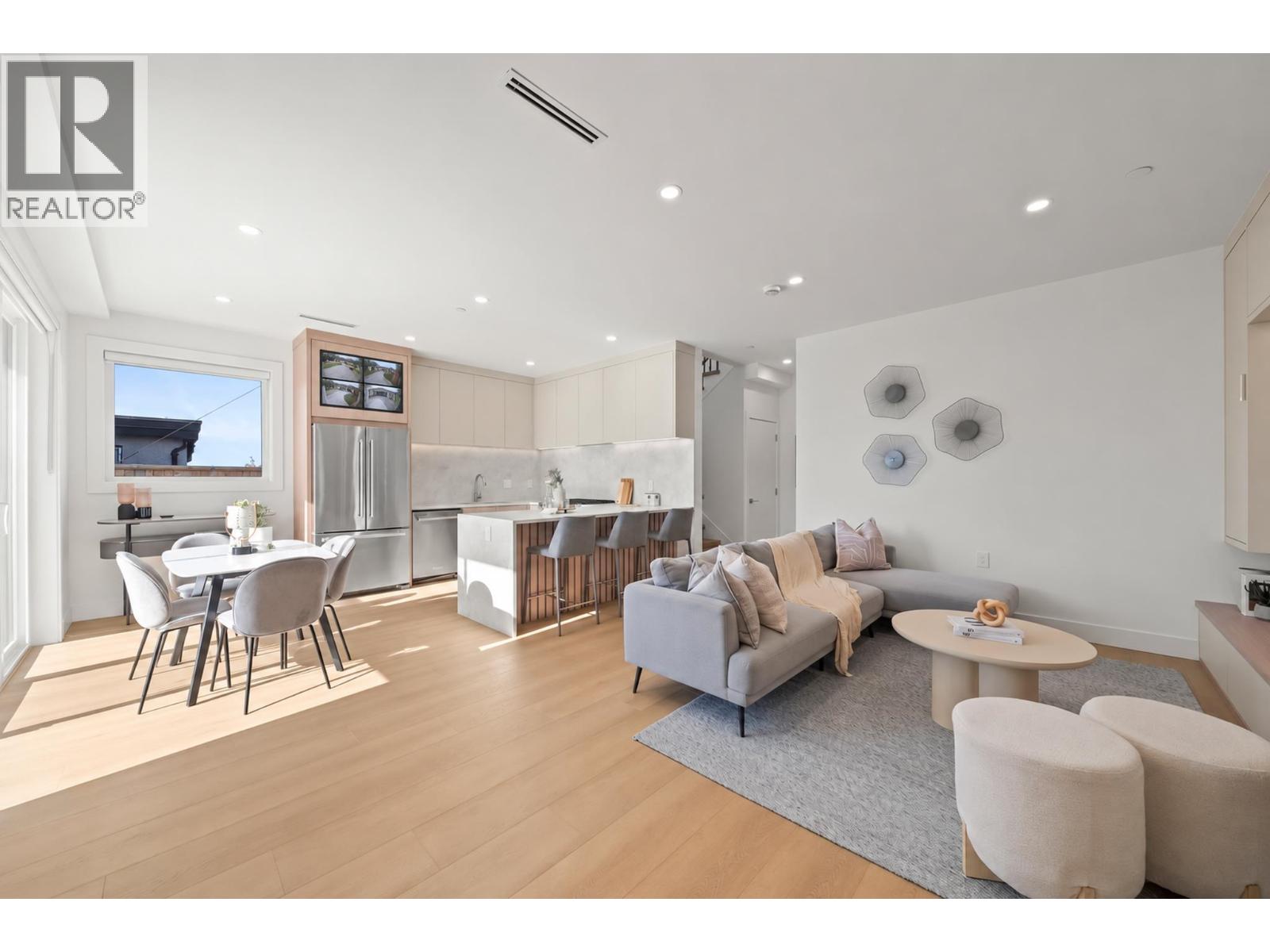 1 3623 Triumph Street, Vancouver, British Columbia  V5K 1V4 - Photo 3 - R3177983
