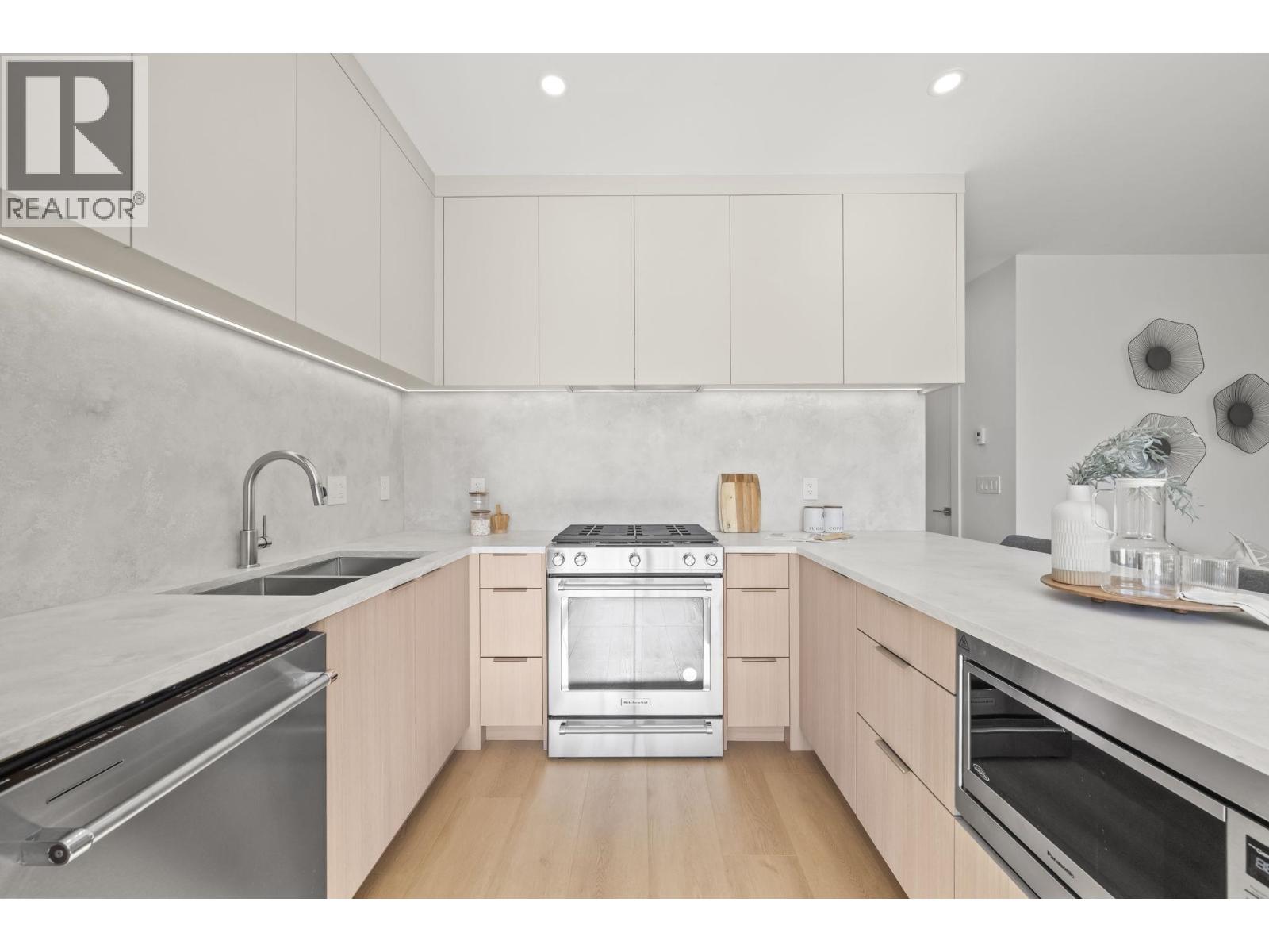 1 3623 Triumph Street, Vancouver, British Columbia  V5K 1V4 - Photo 4 - R3177983