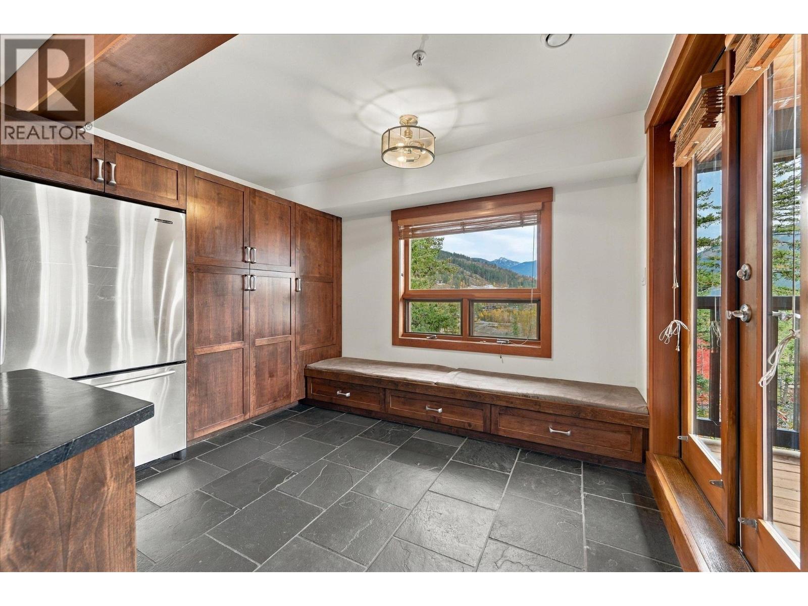 1777 Pinewood Drive, Pemberton, British Columbia  V0N 2L3 - Photo 12 - R3177988