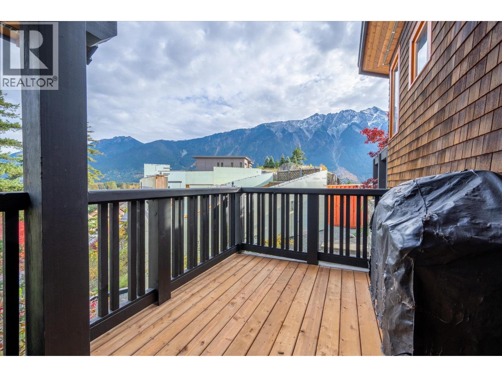 1777 Pinewood Drive, Pemberton, British Columbia  V0N 2L3 - Photo 13 - R3177988