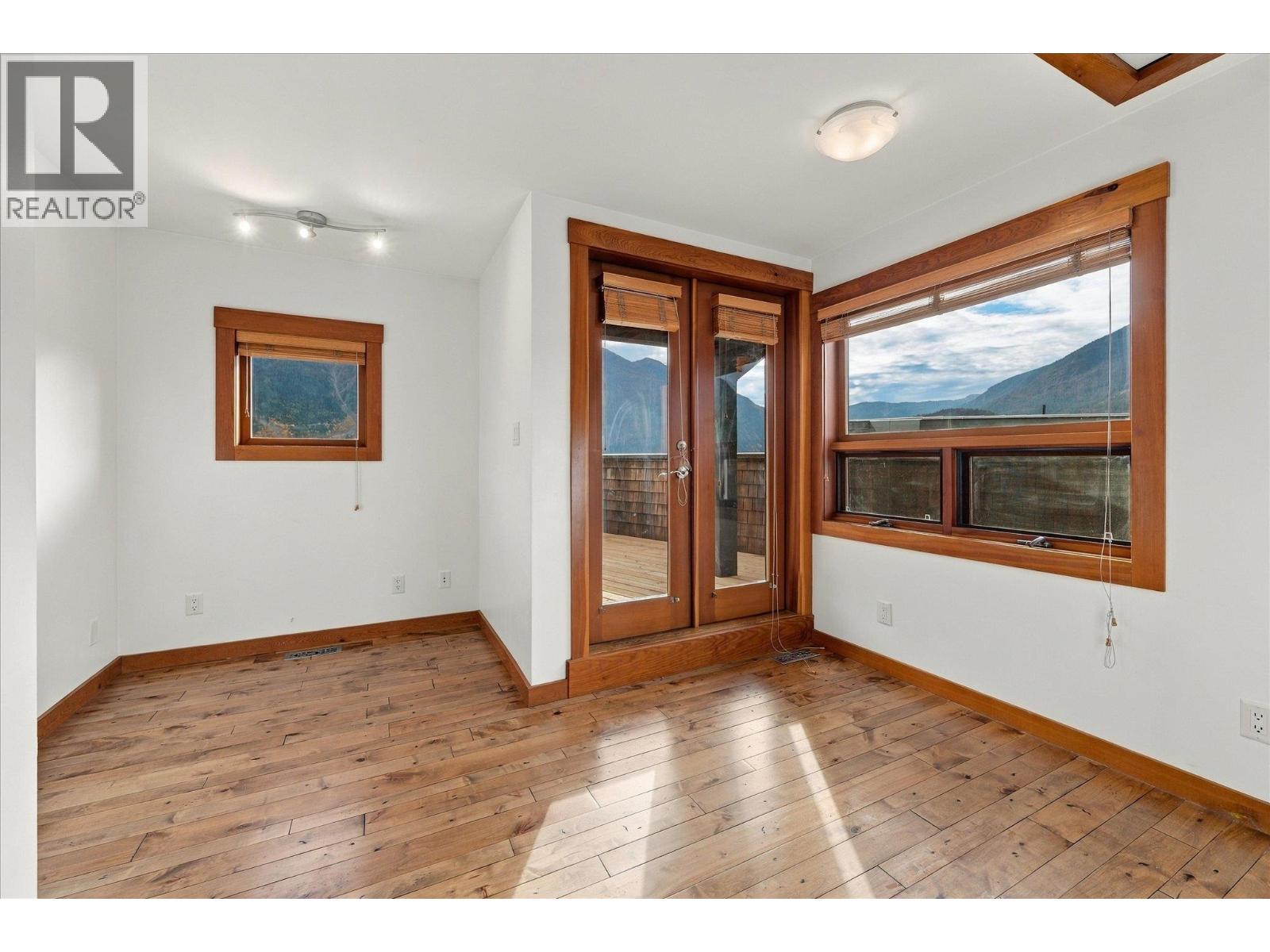 1777 Pinewood Drive, Pemberton, British Columbia  V0N 2L3 - Photo 16 - R3177988