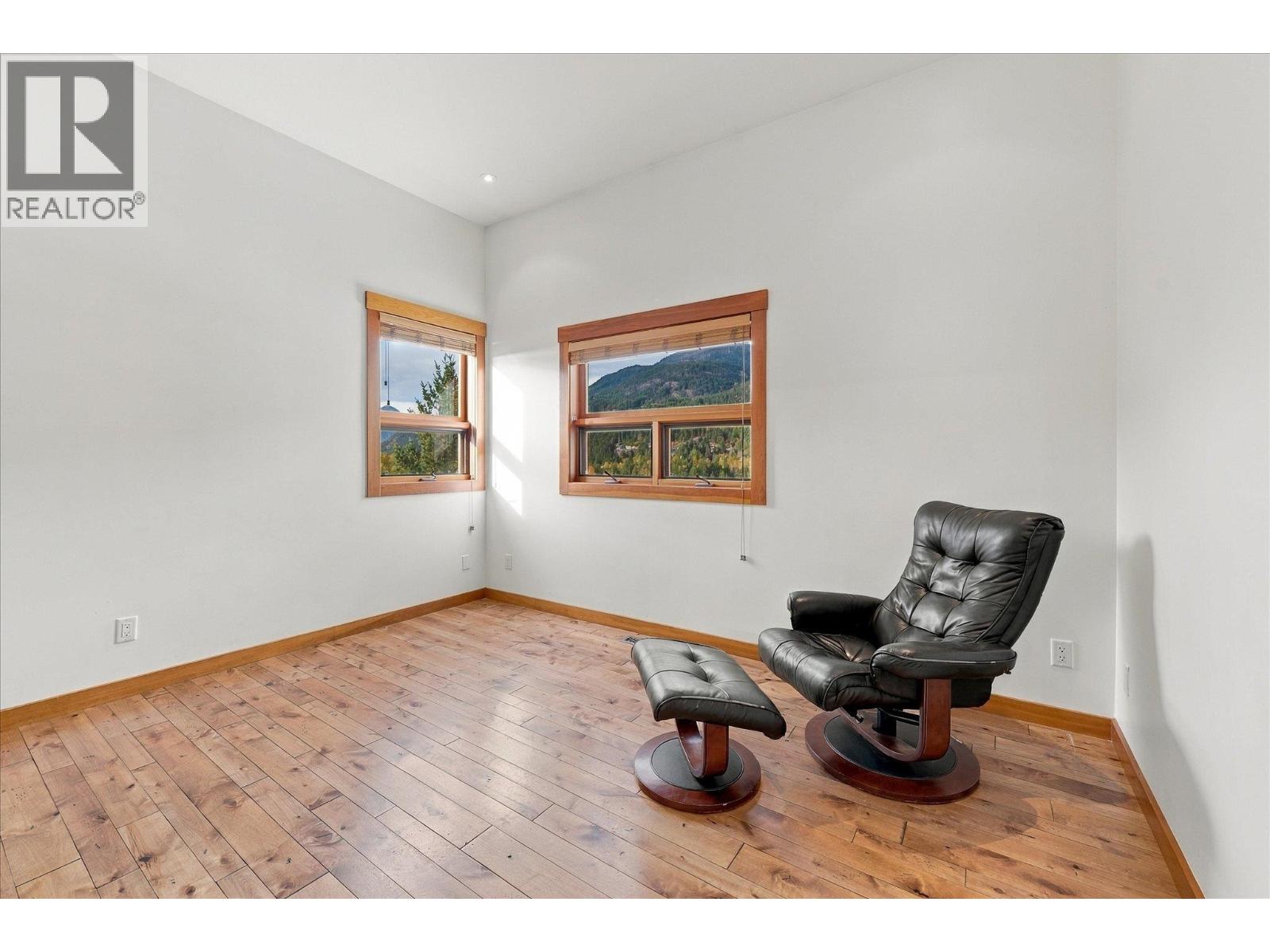 1777 Pinewood Drive, Pemberton, British Columbia  V0N 2L3 - Photo 21 - R3177988