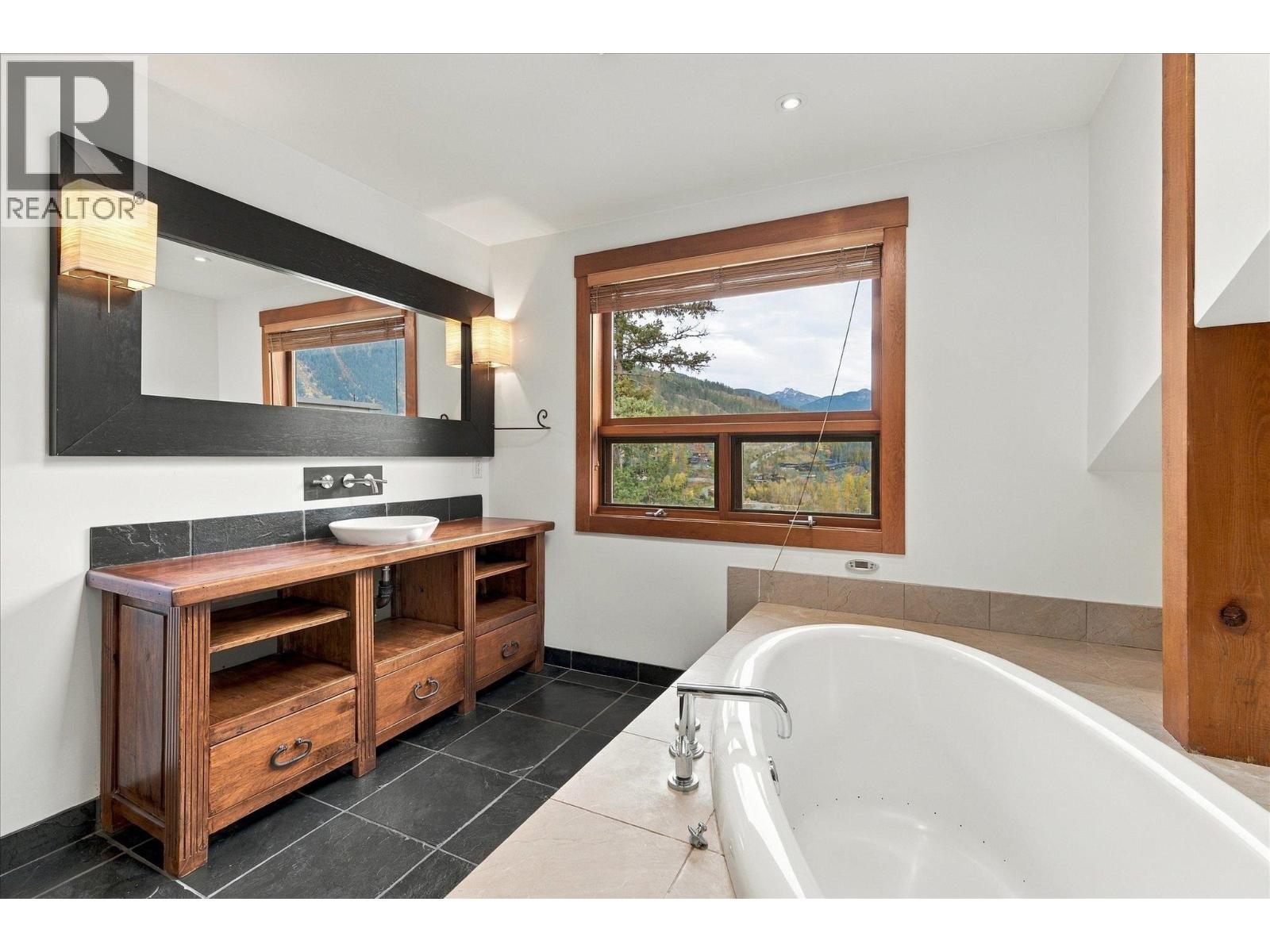 1777 Pinewood Drive, Pemberton, British Columbia  V0N 2L3 - Photo 30 - R3177988